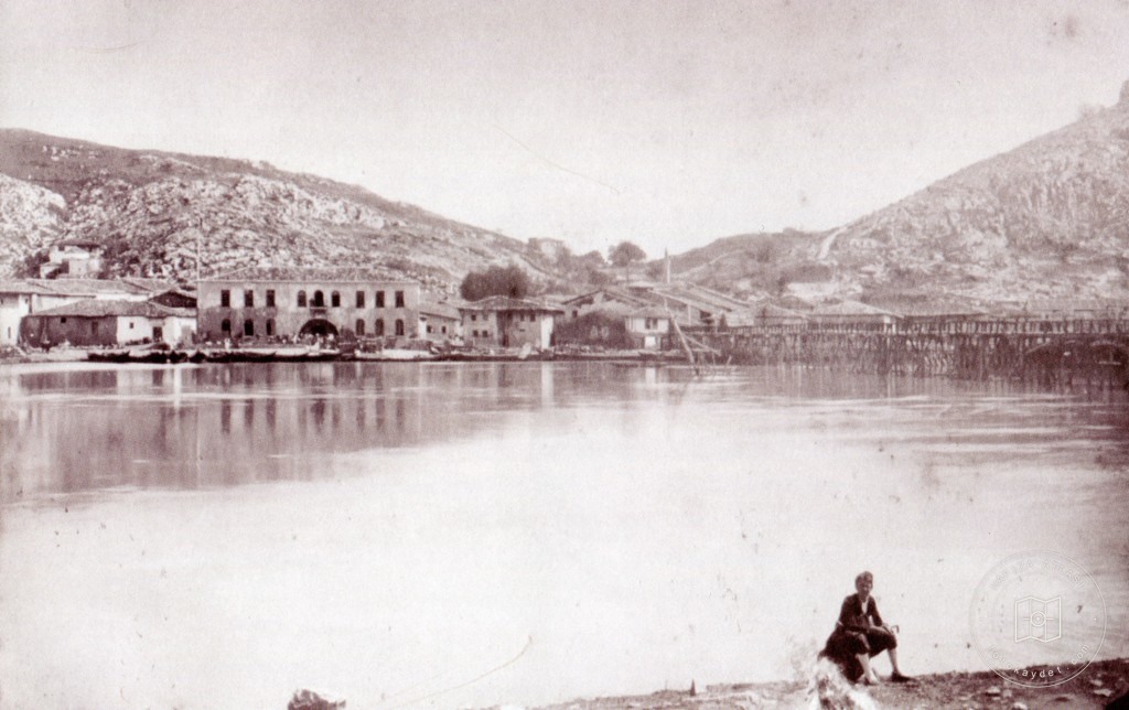 İşkodra’da gümrük binası ve Buna Nehri üzerindeki köprü