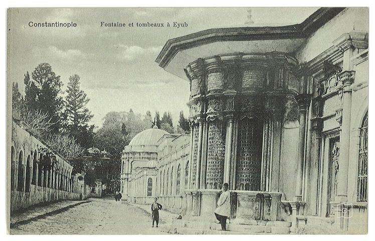 İstanbul — Eyüp'te Çeşme ve Mezarlar