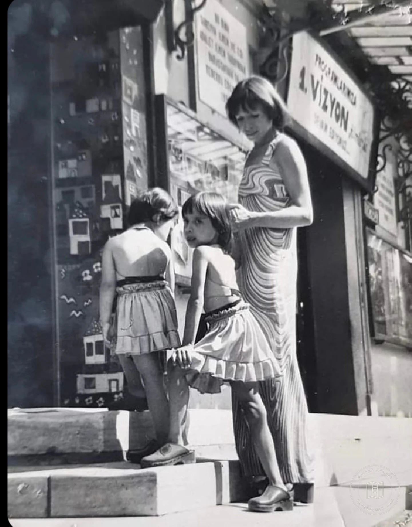 Outside Süreyya Cinema, Kadıköy, 1976