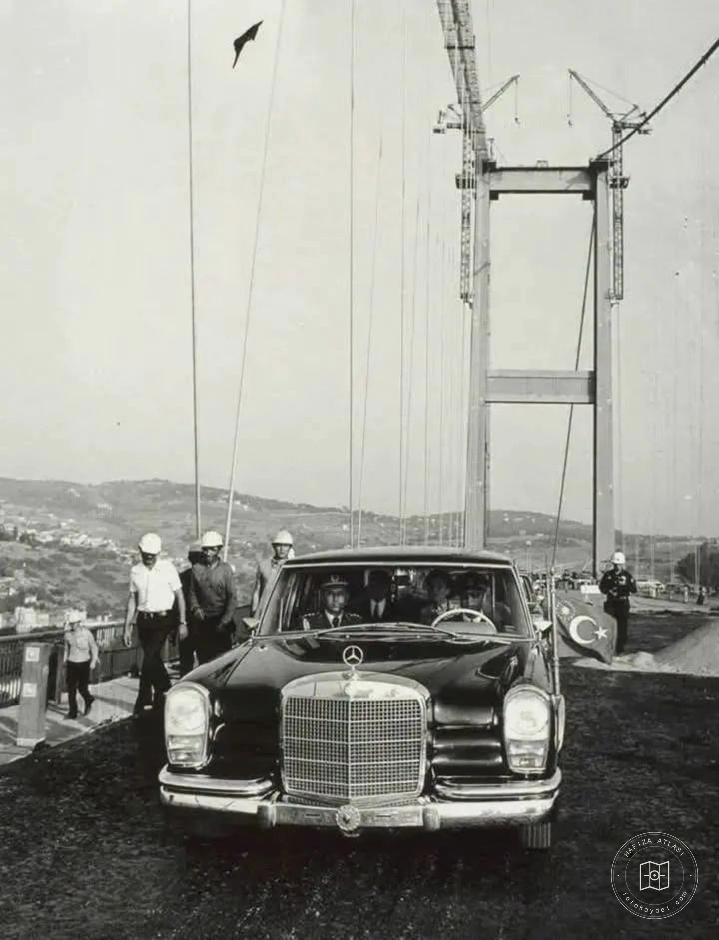 Fahri Korutürk inspecting construction of the Bosphorus Bridge, 1973