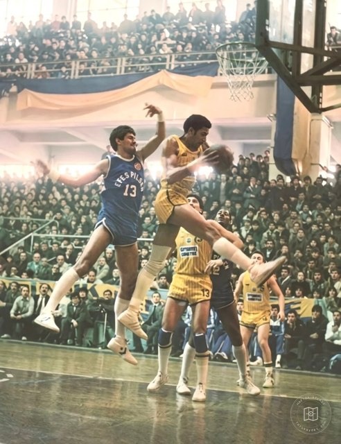 Fenerbahçe versus Efes Pilsen at the Sports and Exhibition Palace, 1982