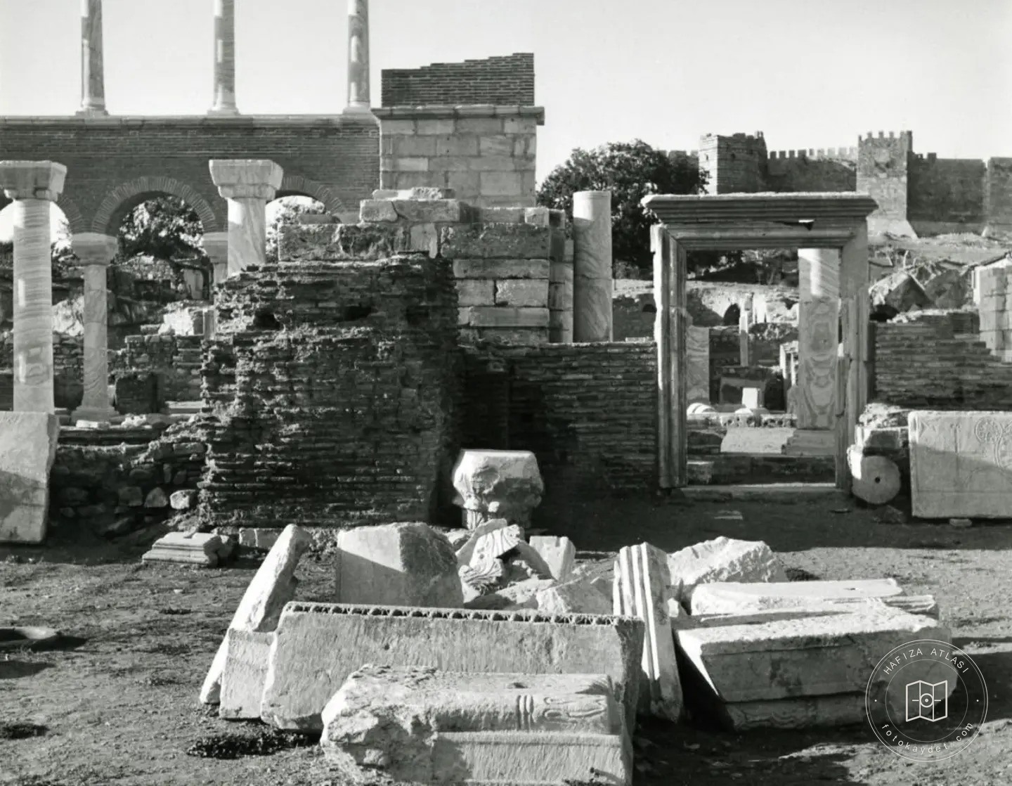 The statue of Artemis and women in the Ephesus Museum courtyard, 1962