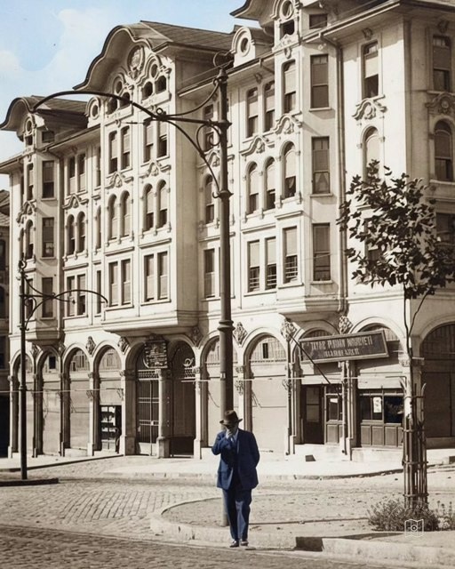 Laleli Tayyare Apartmanları, 1932