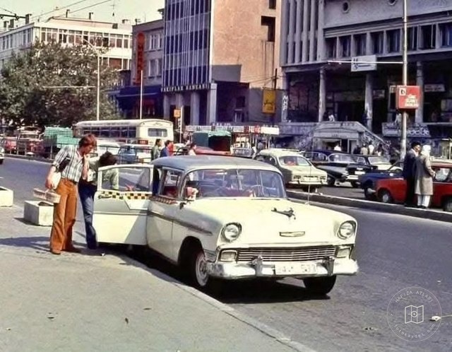 Beyazıt Marmara Sineması önü, 1977