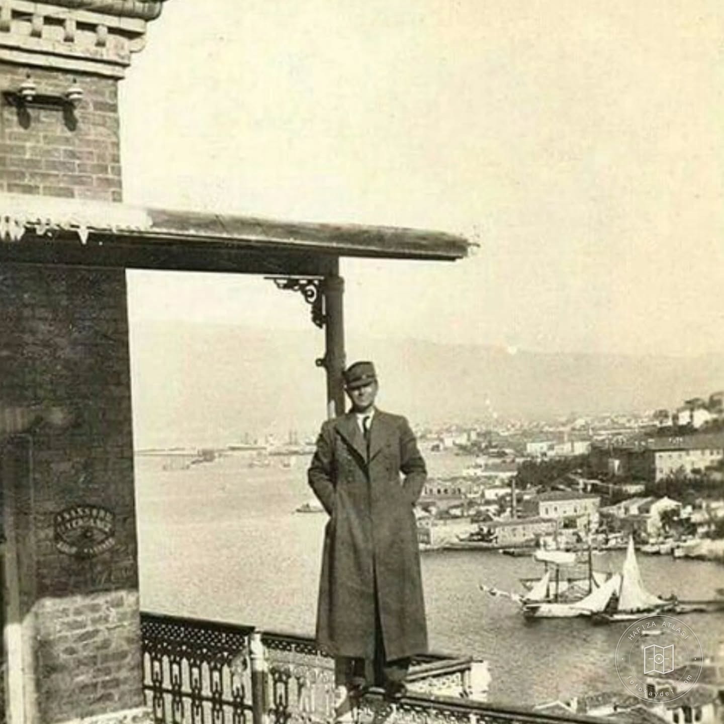 İzmir Tarihî Asansör görevlisi, 1942