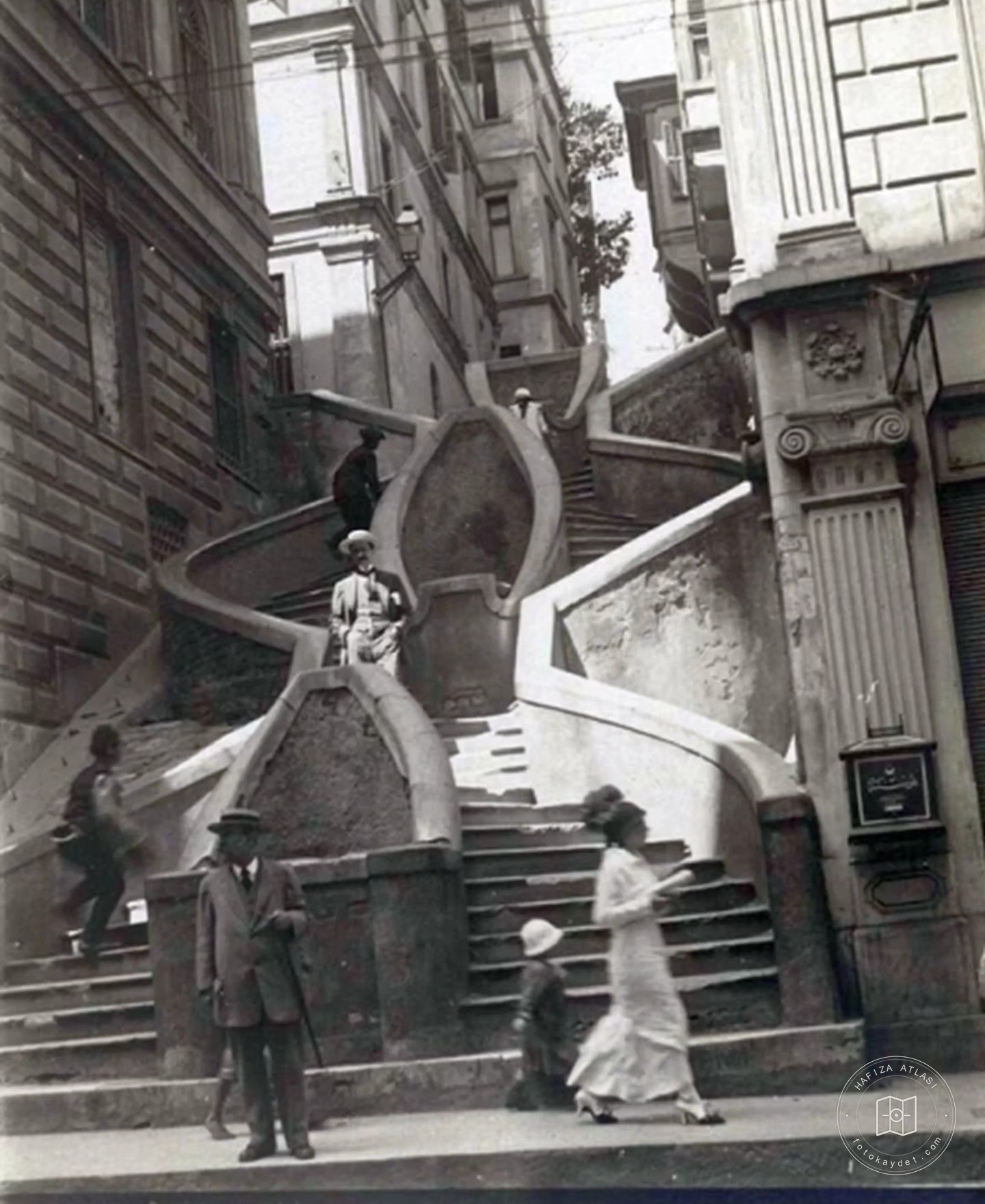 Kamondo Merdivenleri, 1916
