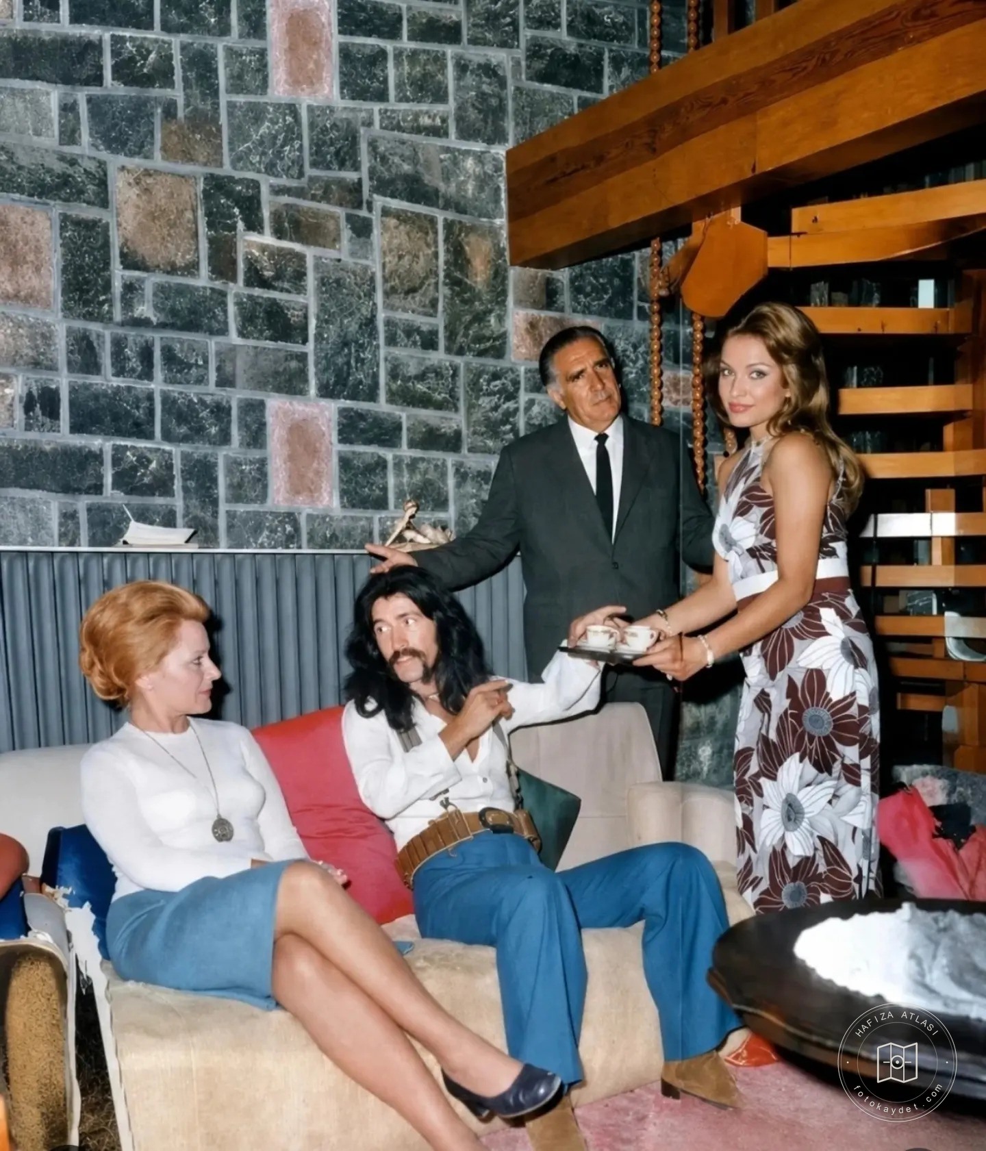 Baba Beni Eversene filminin setinde oyuncular