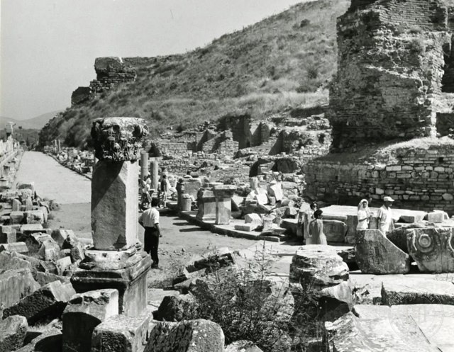 The statue of Artemis and women in the Ephesus Museum courtyard, 1962