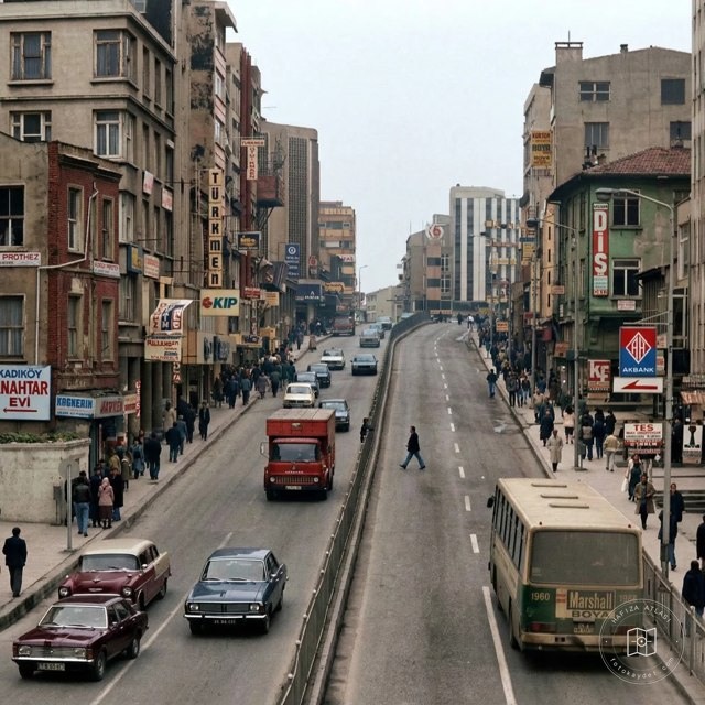 Looking towards Altıyol along Söğütlüçeşme Street, Kadıköy, 1983