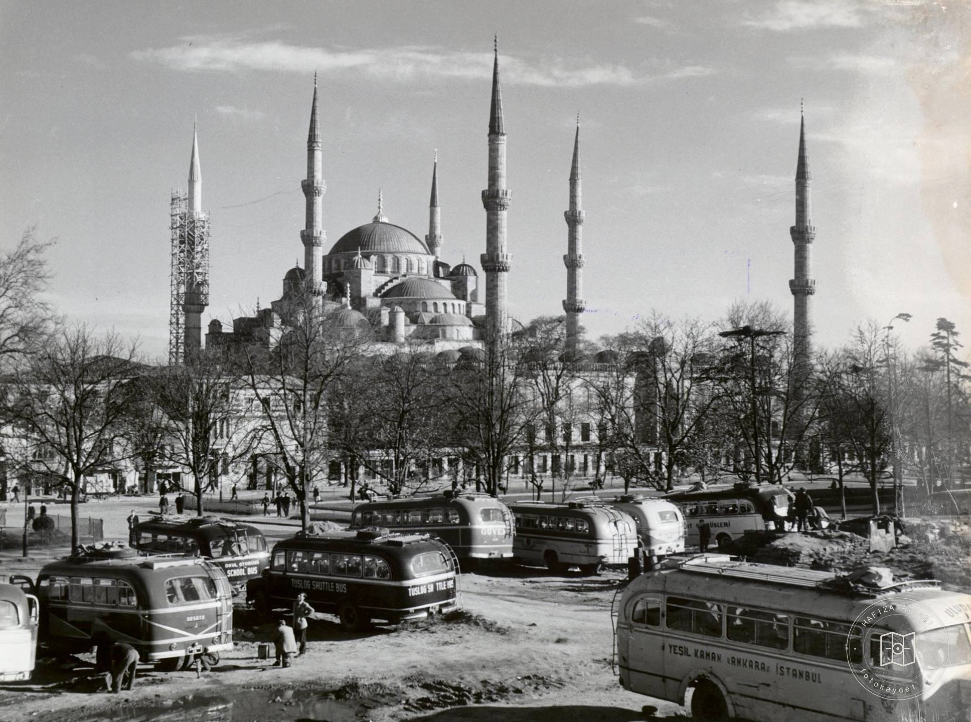 Sultanahmet Meydanı’nda turist otobüsleri, 1959