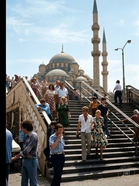 The pedestrian overpass in Eminönü, 1972
