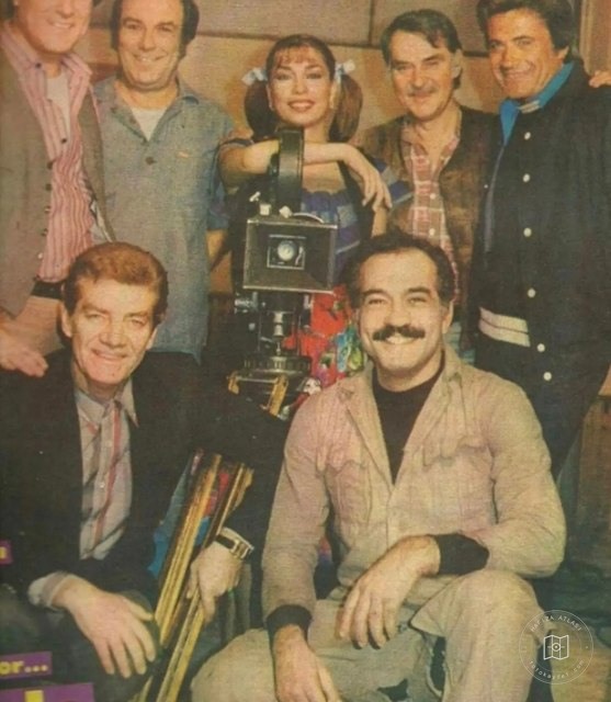 Actors on the set of Unutulmayanlar