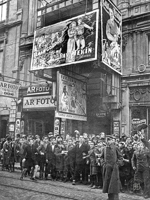 Flash Gordon audiences at Sümer Cinema, 1936