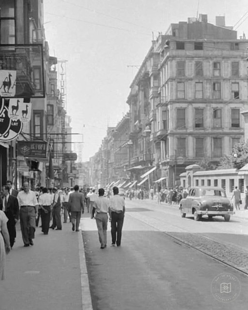 Beyoğlu İstiklal Caddesi, 1954