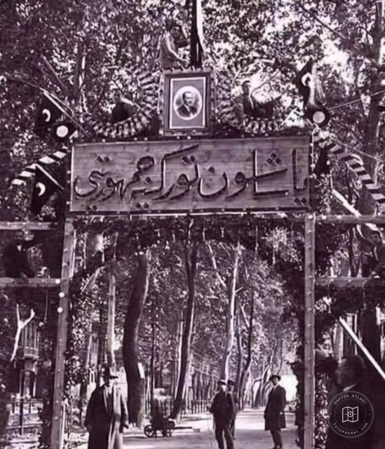 A Republic inscription and an Atatürk portrait at Gülhane Park’s gate