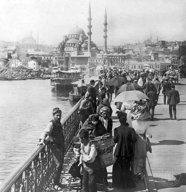 Eminönü and Yeni Mosque from Galata Bridge, 1912
