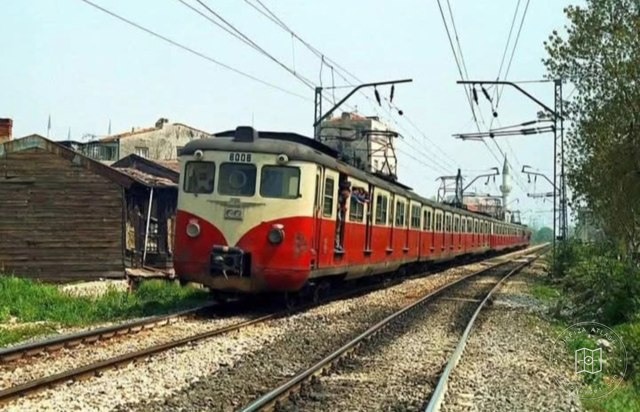 Suburban train unit 8008 at Kumkapı, 1992