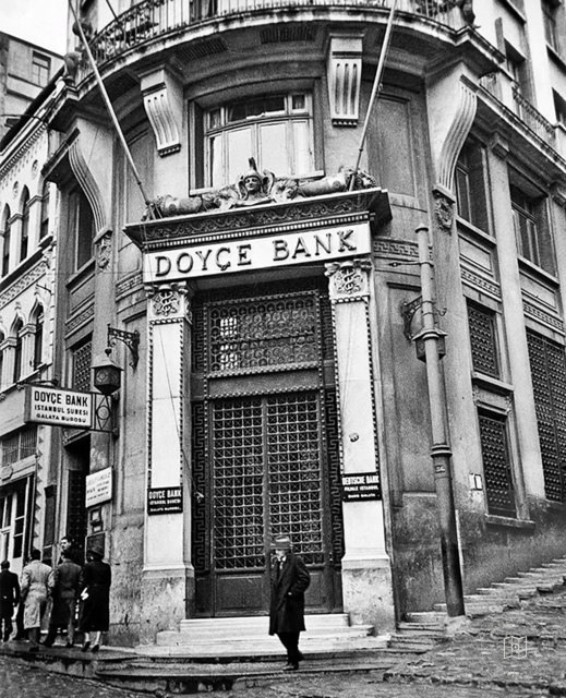Karaköy Deutsche Bank binası, 1943