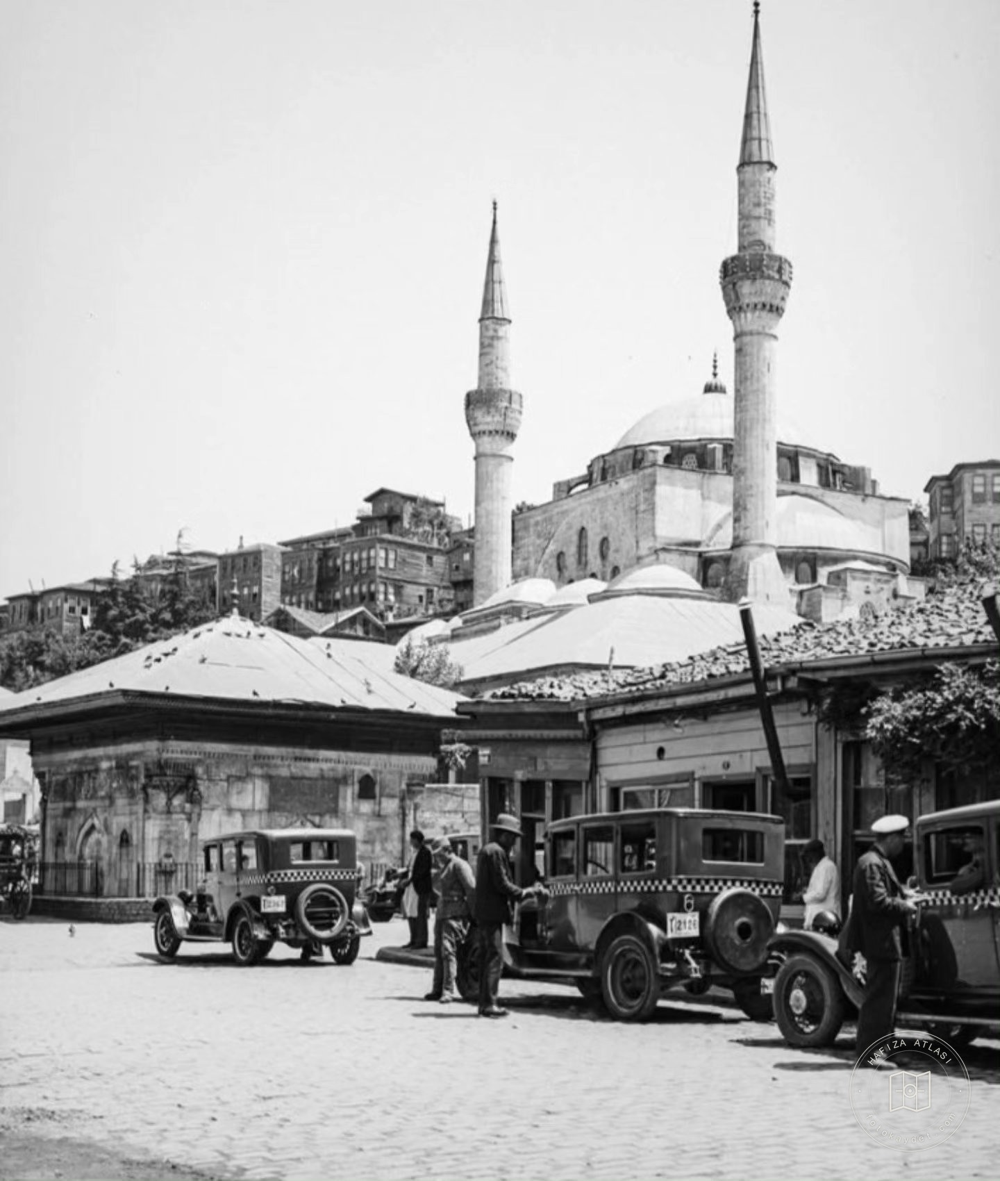 Shared taxis in Üsküdar, 1940s