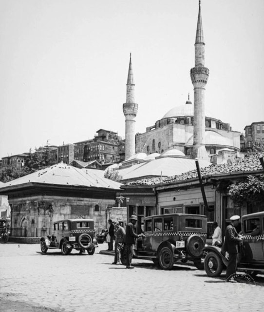 Shared taxis in Üsküdar, 1940s