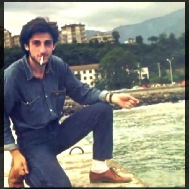 Kazım Koyuncu Hopa İskelesi’nde balık tutarken, 1992