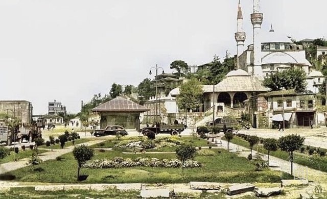 Üsküdar Meydanı’nda park ve Mihrimah Sultan Camii