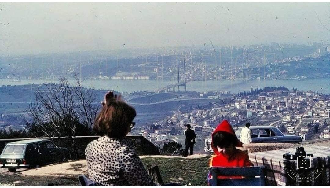 Üsküdar’da Boğaziçi manzaralı tepede ziyaretçiler