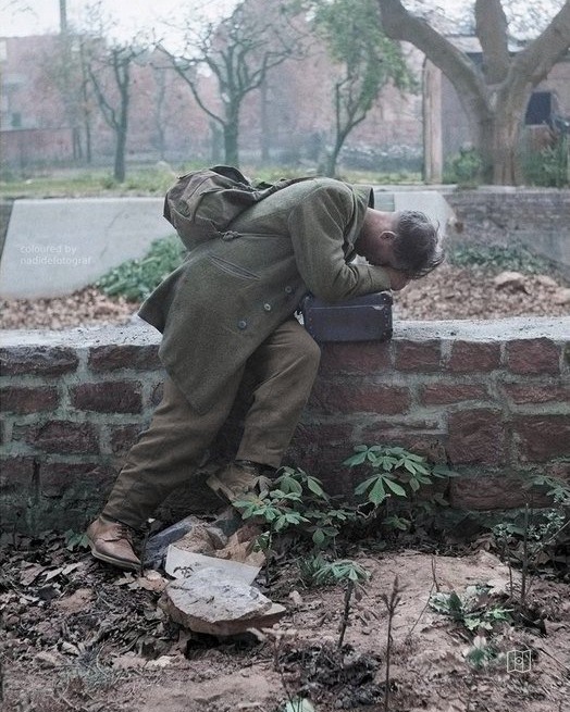 Savaş sonrası Frankfurt'ta geri dönen asker, 1947