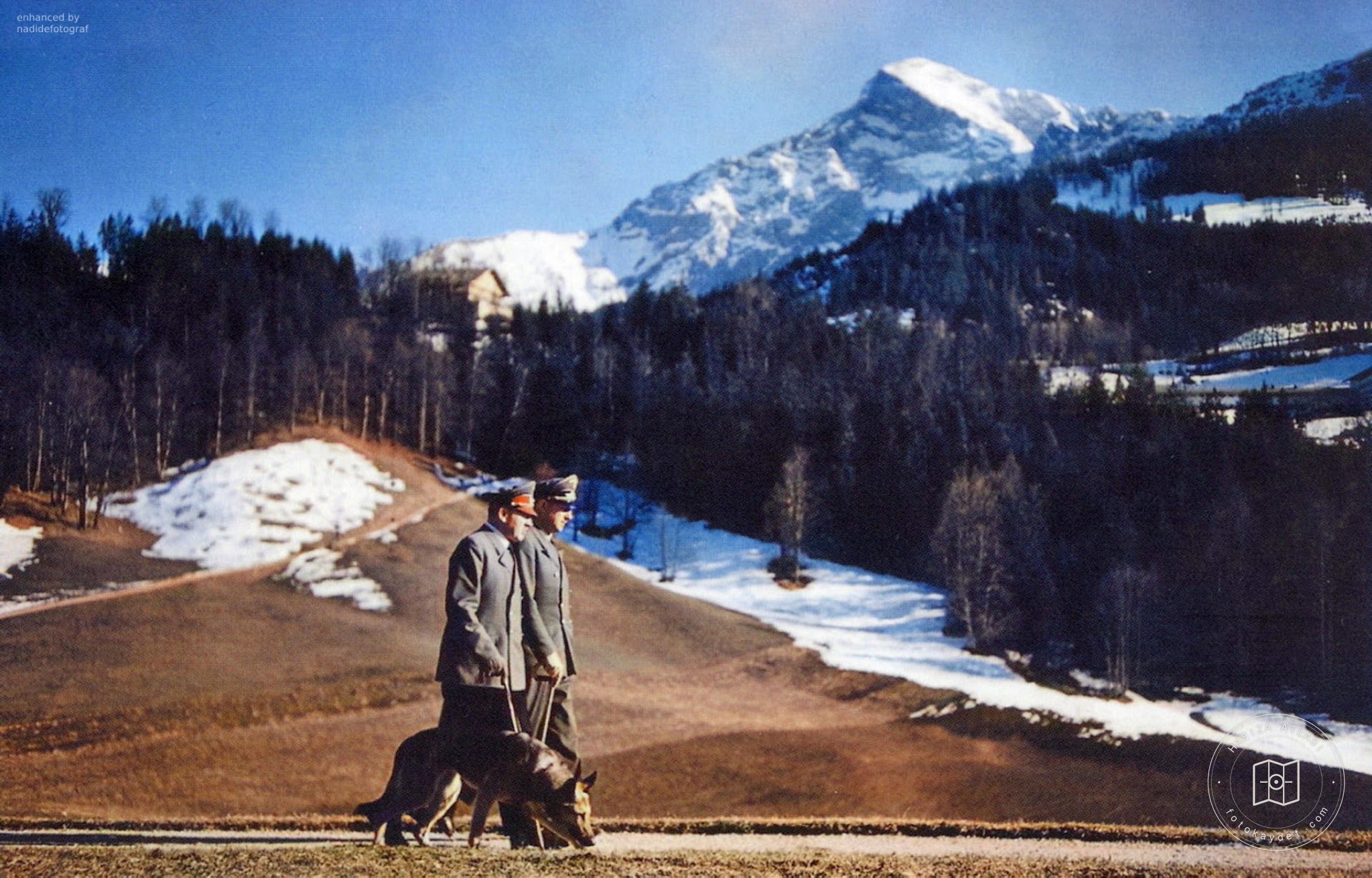 Hitler Berghof'ta yürüyüşte, 1943