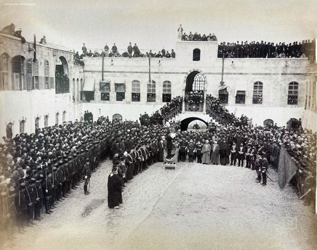 Reading a governor's appointment decree in Aleppo, 1892