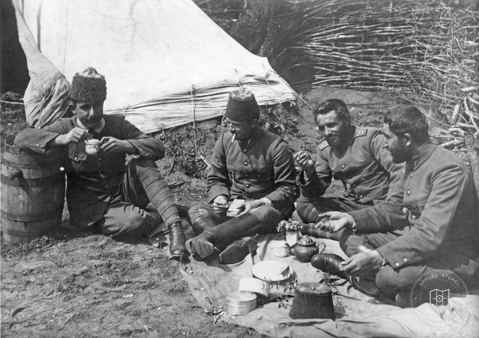 Karadeniz'de çay molası veren Osmanlı subayları, 1917
