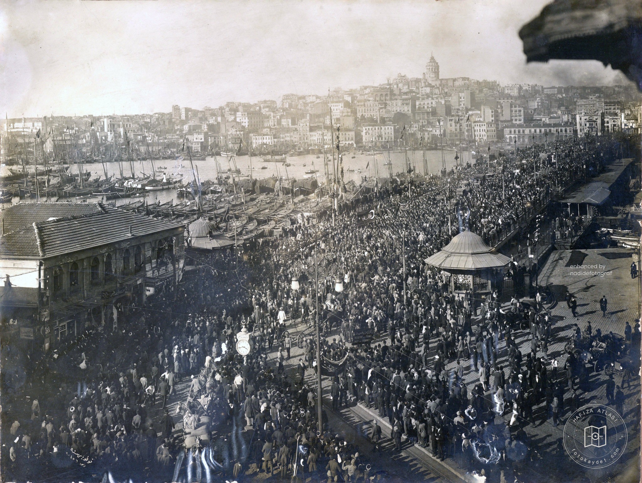 Eminönü and Galata Bridge during Istanbul's liberation celebrations
