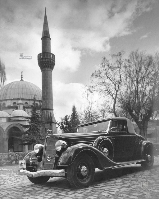 A car outside Bebek Mosque