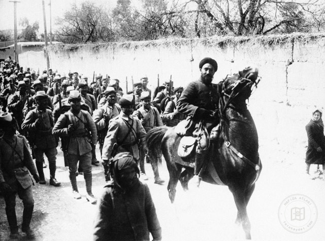 Şam'da Kadirî gönüllü alaylarının geçidi, 1914