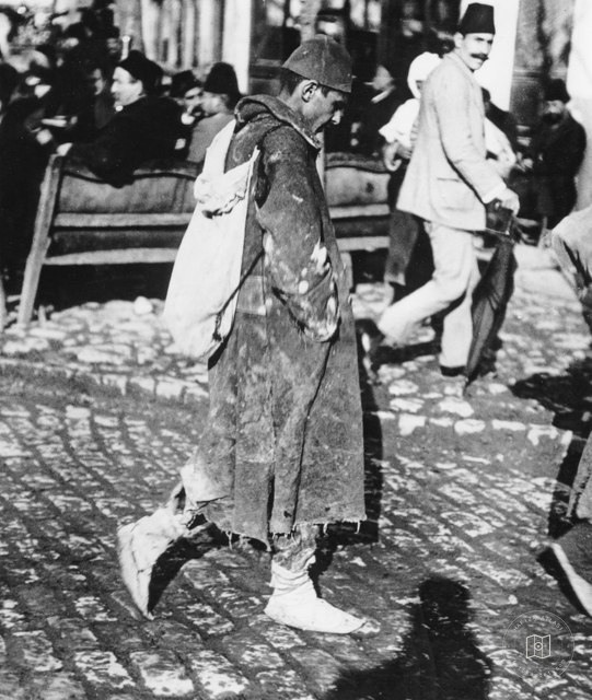 An Ottoman soldier on the road after the Balkan War