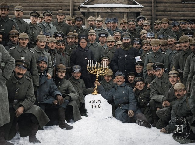 Alman ordusundaki Yahudi askerlerin Hanuka kutlaması, 1916