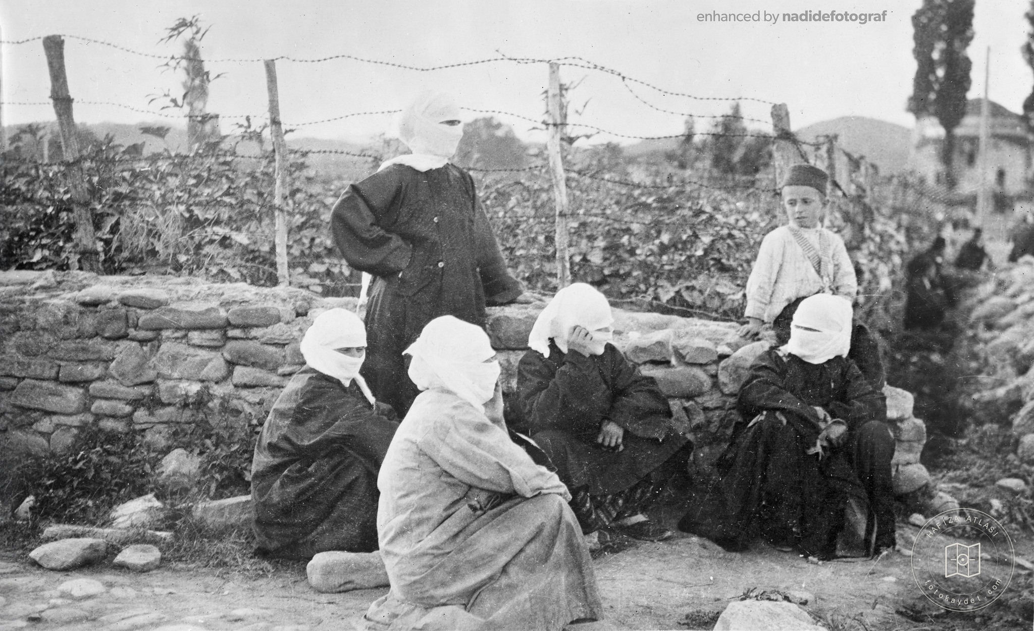 Turkish women waiting for aid in Thessaloniki, 1920