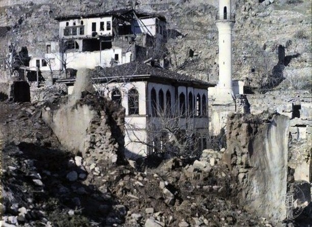 Women in Bilecik after the destruction by fire, 1922