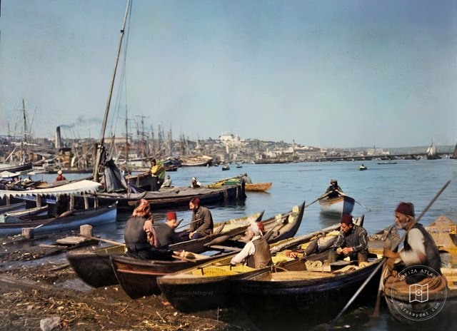 Boatmen in Istanbul, 1908