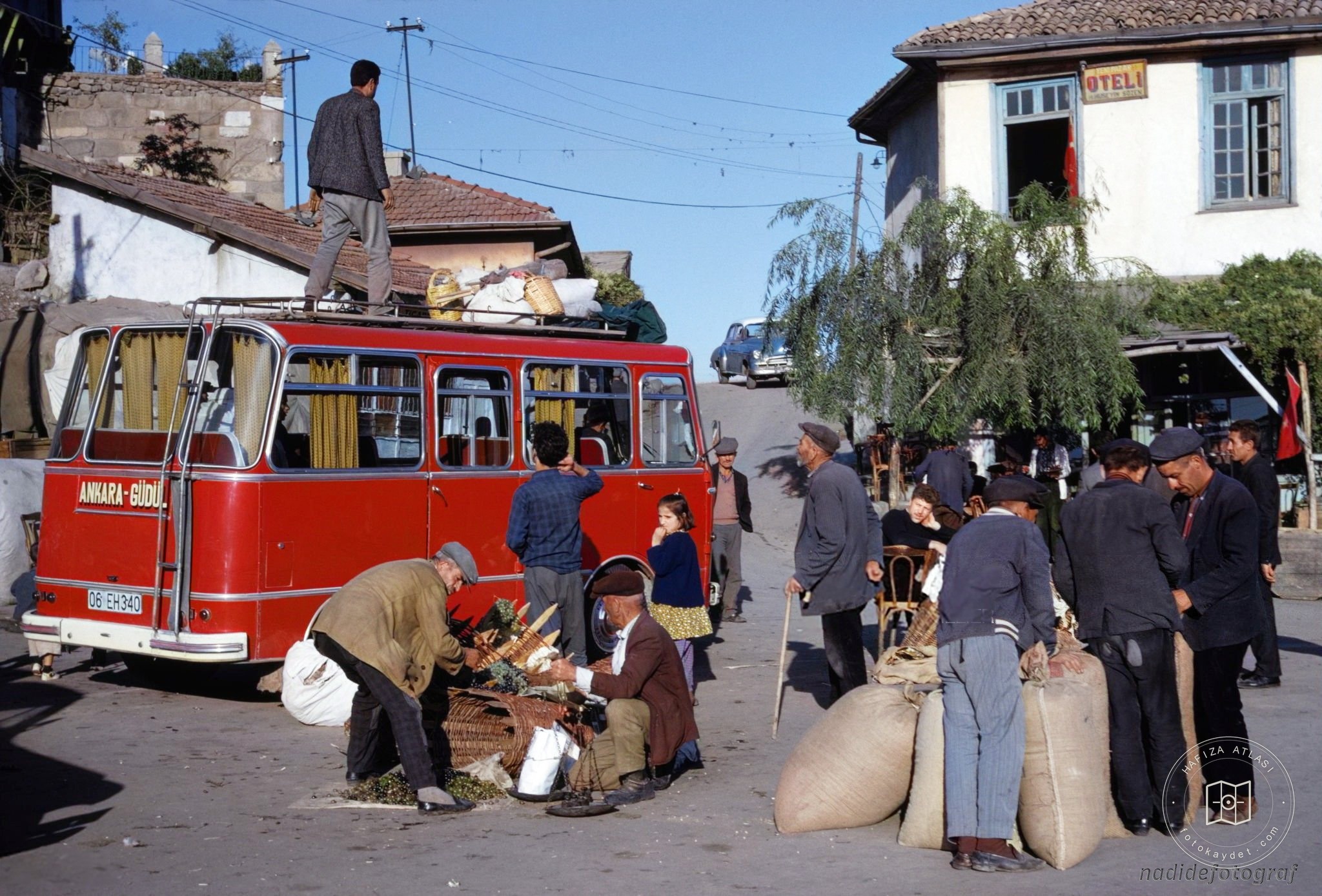 Loading a shared taxi in Samanpazarı, Ankara, 1976