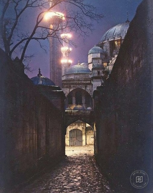 Lit lamps in Süleymaniye Mosque, 1936