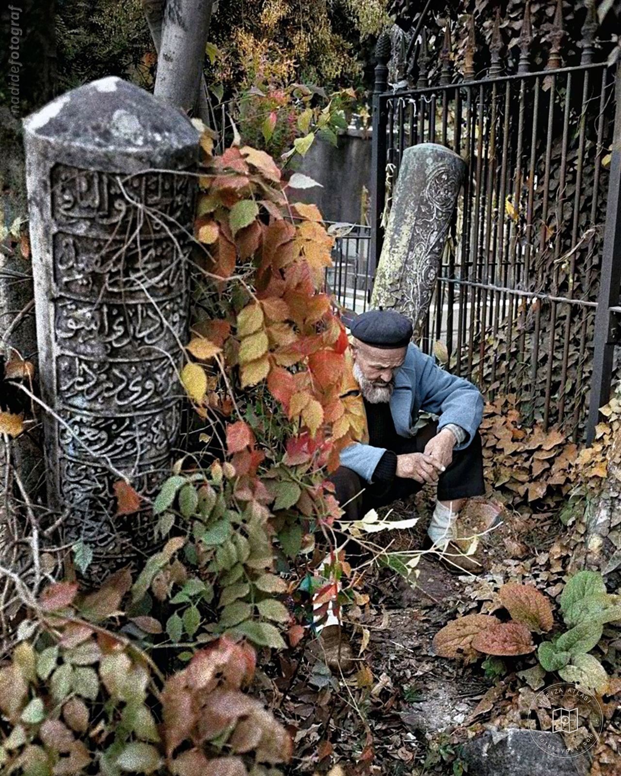 An elderly man in Merkezefendi Cemetery, 1962