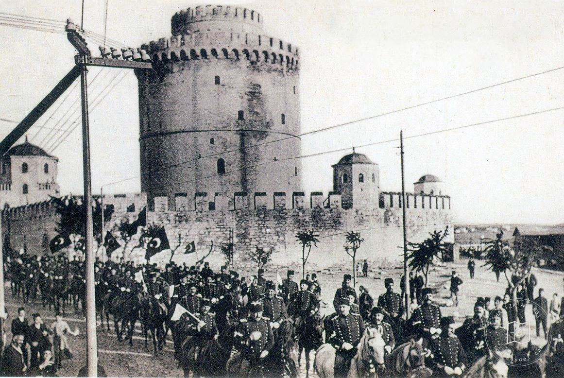Ottoman troops outside the White Tower in Thessaloniki, 1908