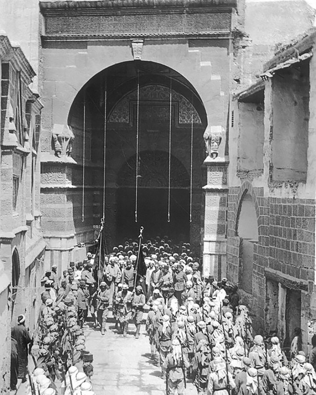 Fahreddin Pasha at the Bab al-Salam gate of the Prophet's Mosque