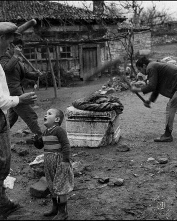 Ara Güler's photographs of Geyre