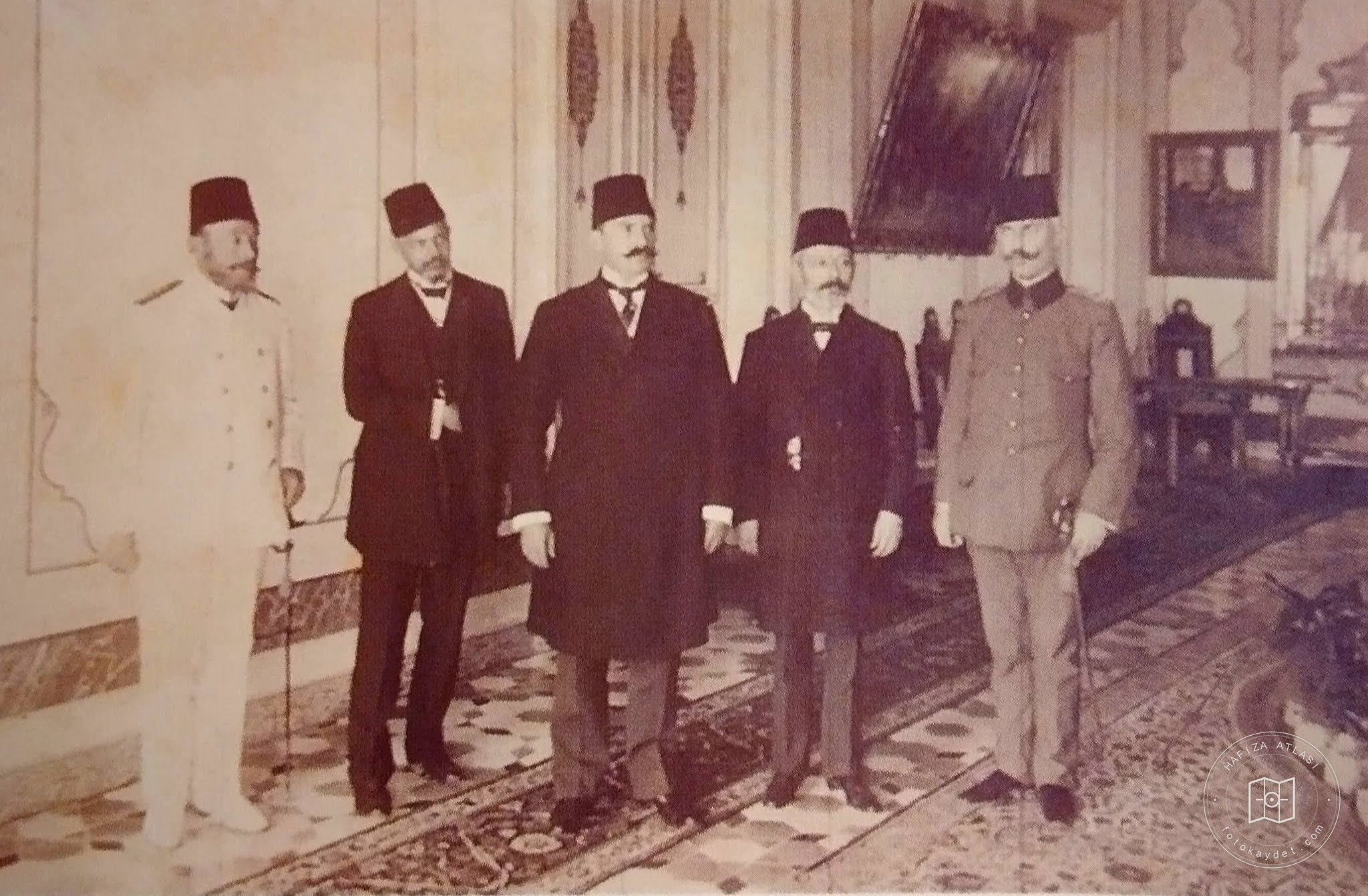 II. Abdülhamid'e tahttan indirildiğini bildiren heyet, 1909
