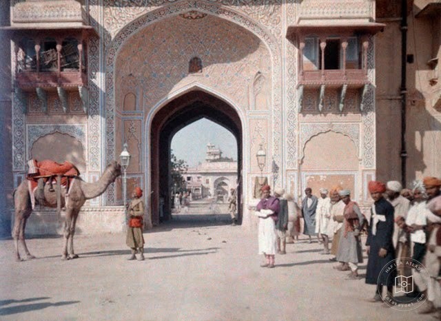 An entrance to the Maharaja's palace in Jaipur, 1926