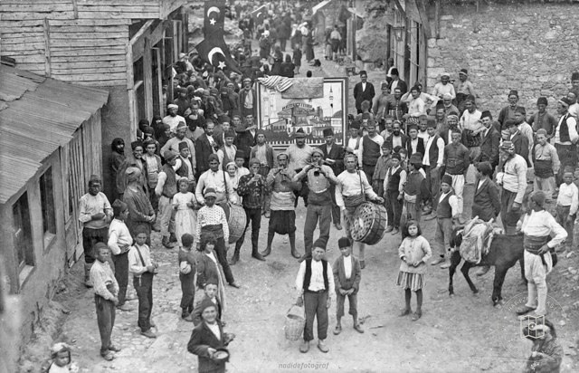 People celebrating İzmir's liberation in Çanakkale, 1922