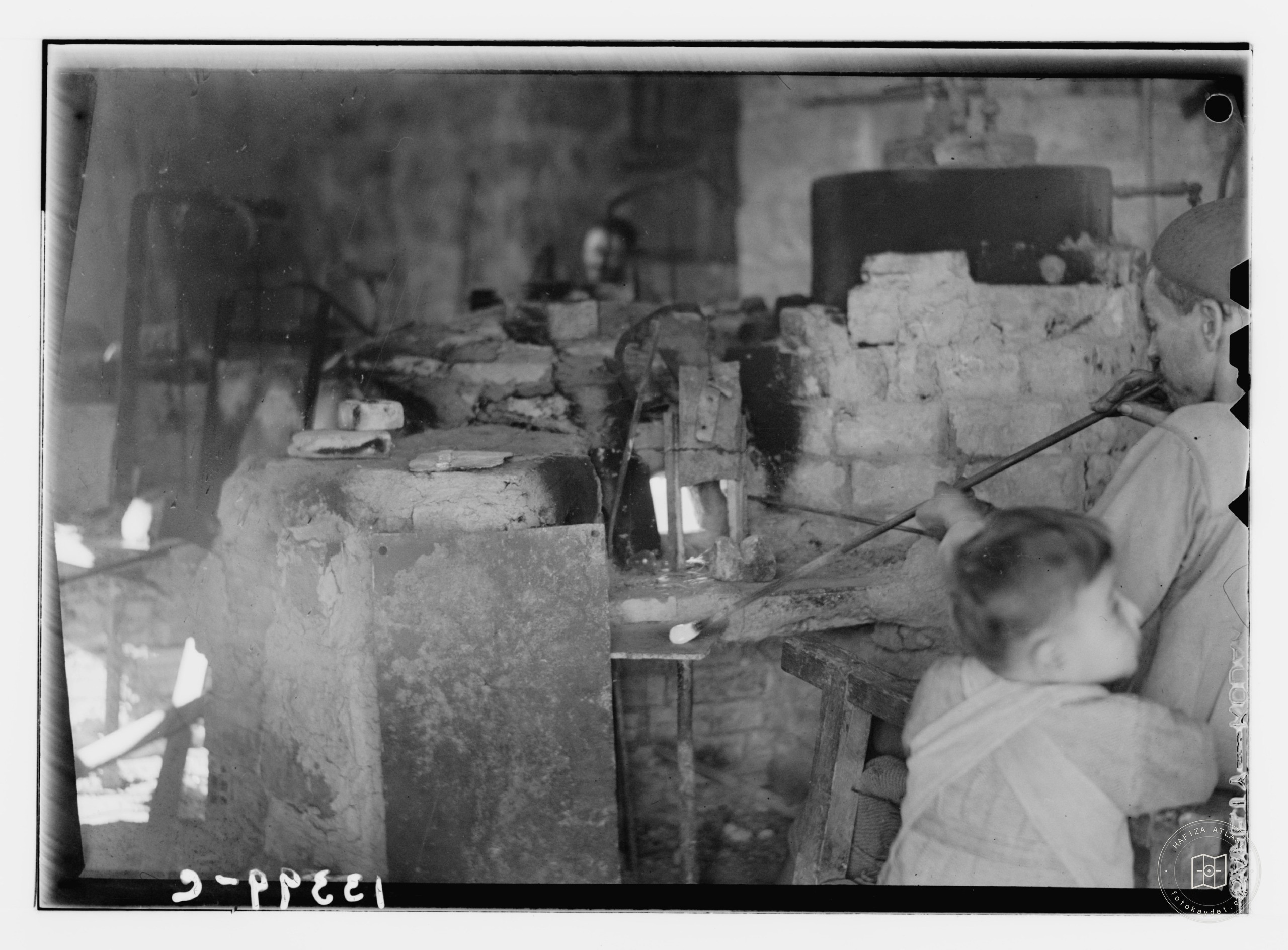 Hebron. Glass blowing, Dec. 9, 1945