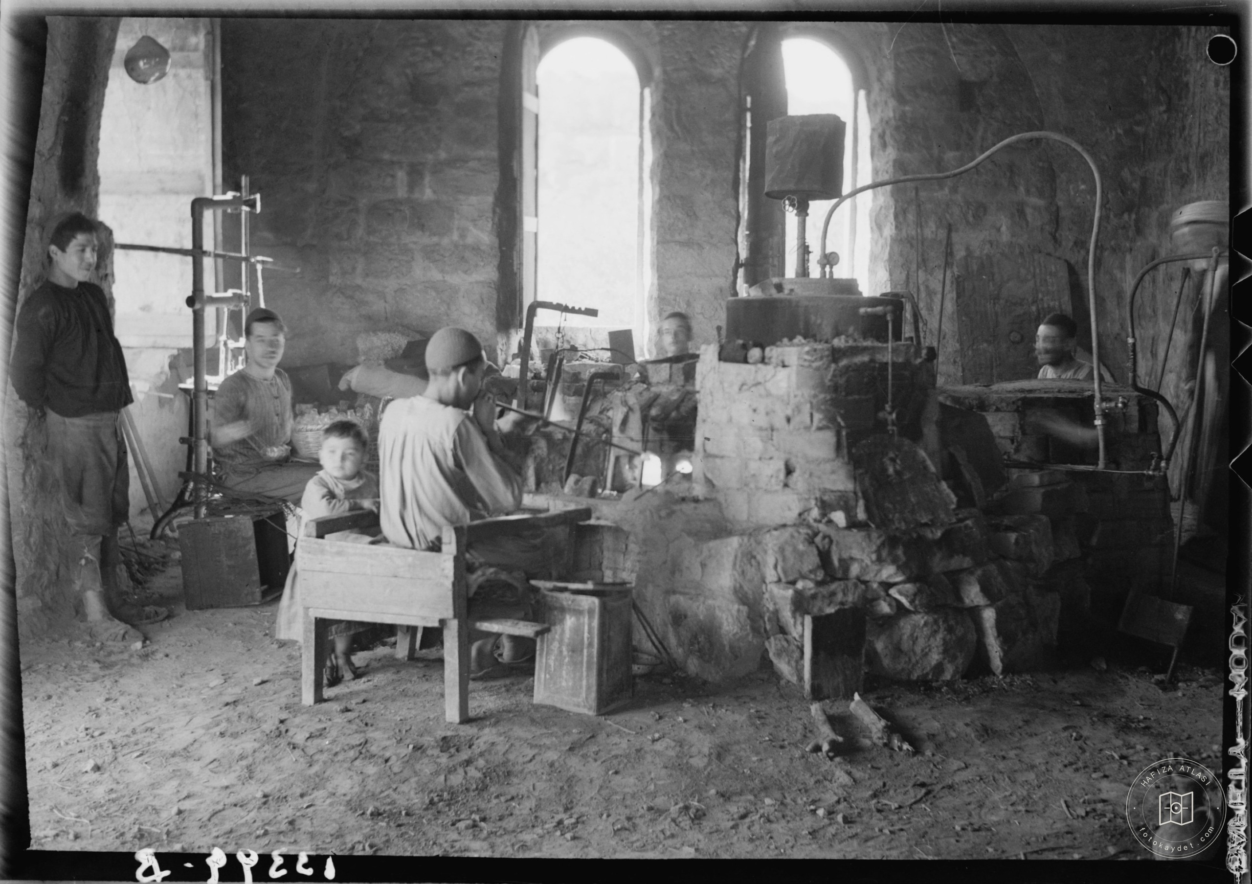 Hebron. Glassblowing, Dec. 9, 1945